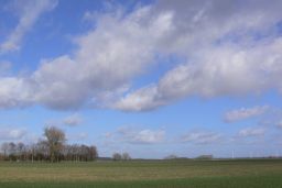 typischer Himmelsblick in der Marsch