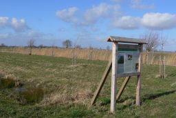 Informationstafel vor der Streuobstwiese