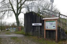 am Eingang zum beschaulichen Hafen Neuendeichs